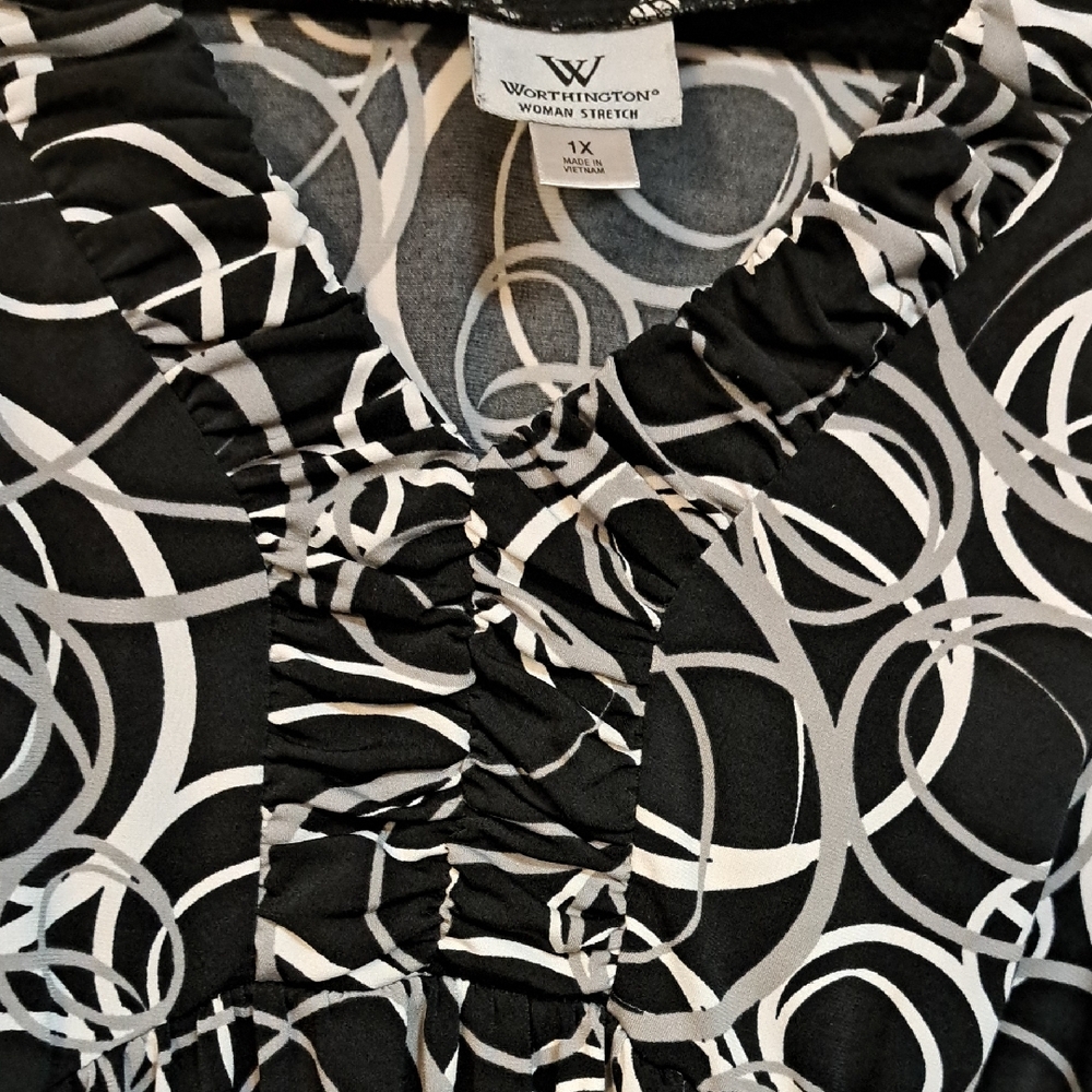 Elegant Black and White Circle Pattern Blouse - Picture 2 of 4